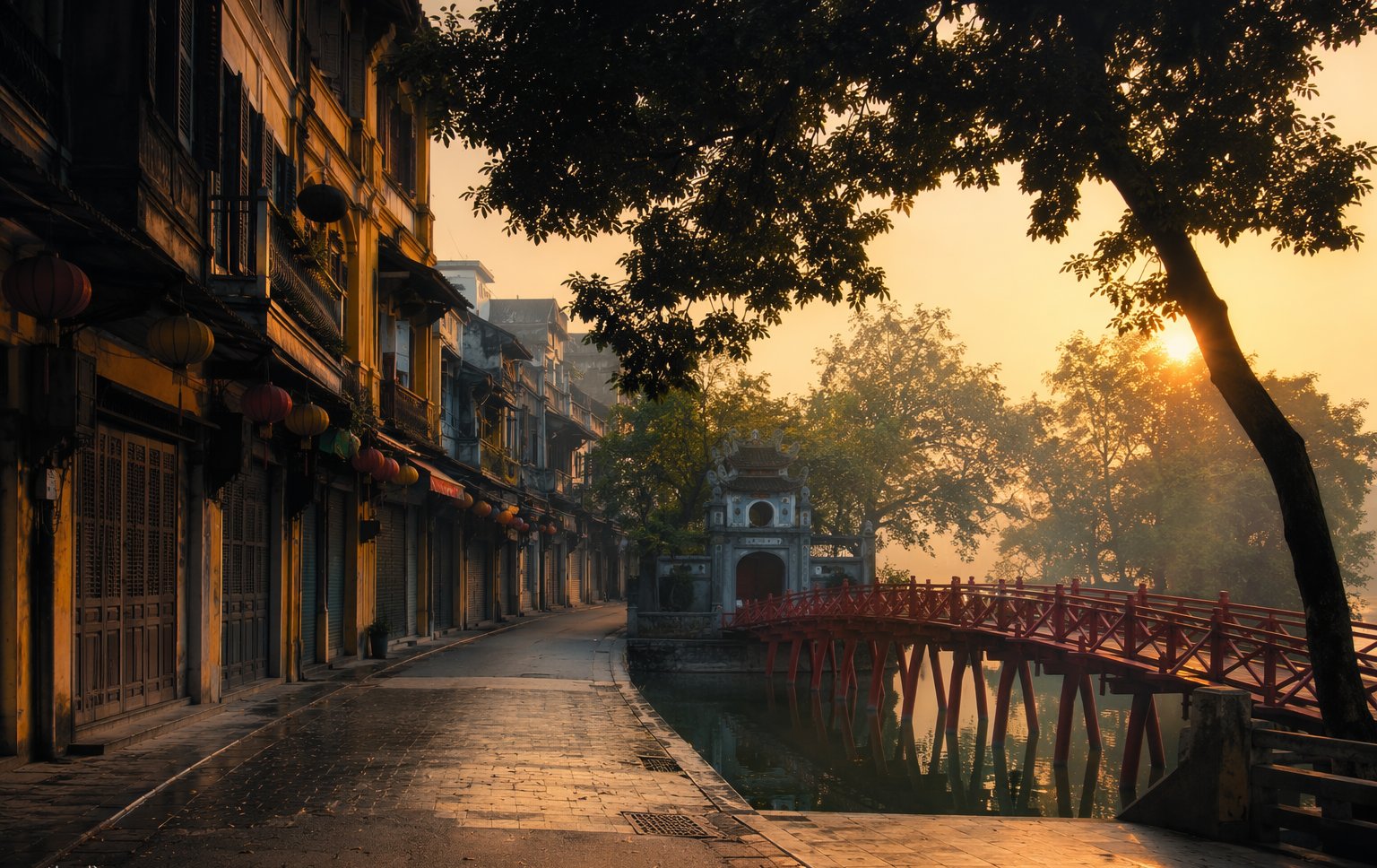 Hanoi, Vietnam — Old Quarter lanes, lake-side cafés and pho before dawn